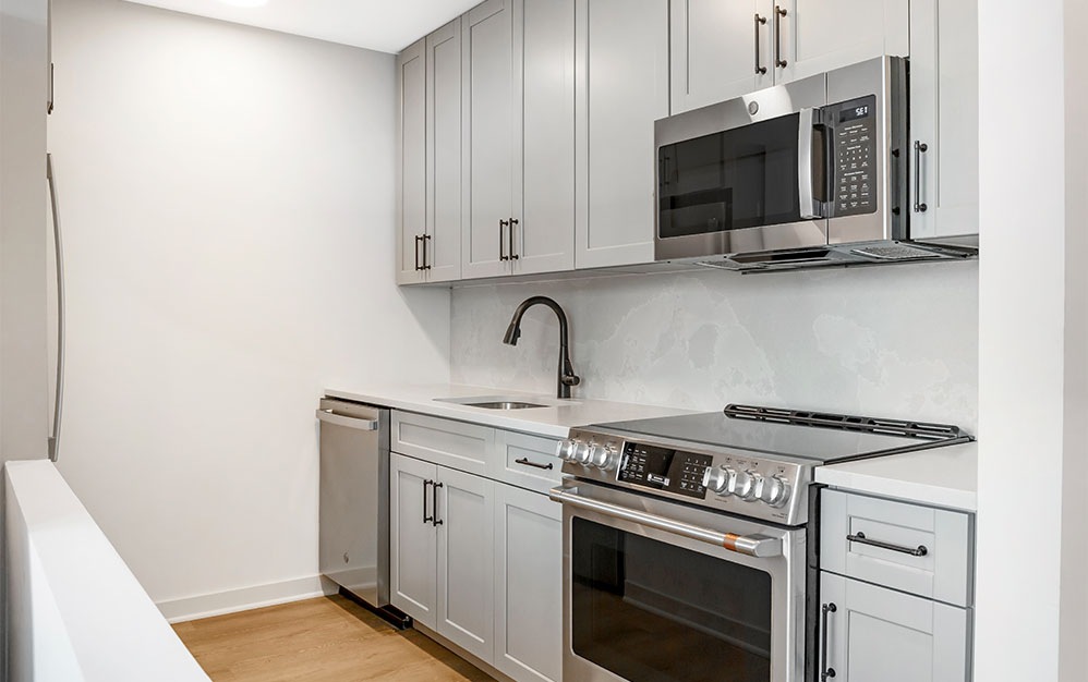 S3 - Studio floorplan layout with 1 bath and 452 square feet. (Kitchen)