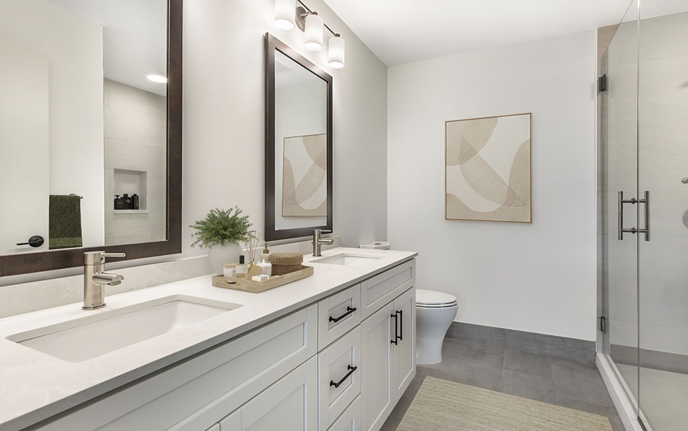 C3 - 3 bedroom floorplan layout with 2 baths and 1367 square feet. (Bathroom)